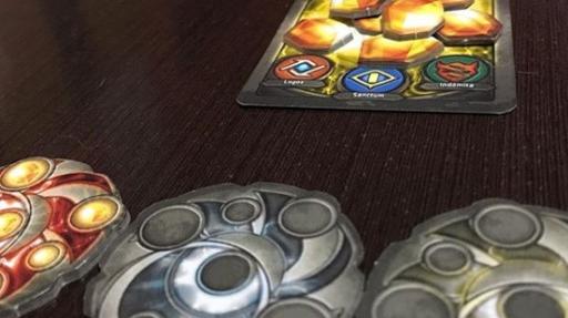 Imagen de reseña: «Reseña: "Keyforge: La Llamada de los Arcontes"»