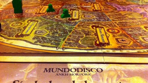 Imagen de reseña: «"Mundodisco: Ankh-Morpork", primera impresión»