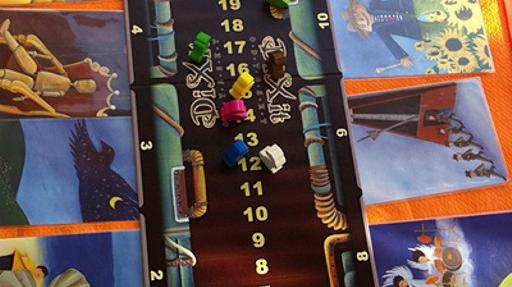 Imagen de reseña: «"Dixit Odyssey": Tablillas de voto»